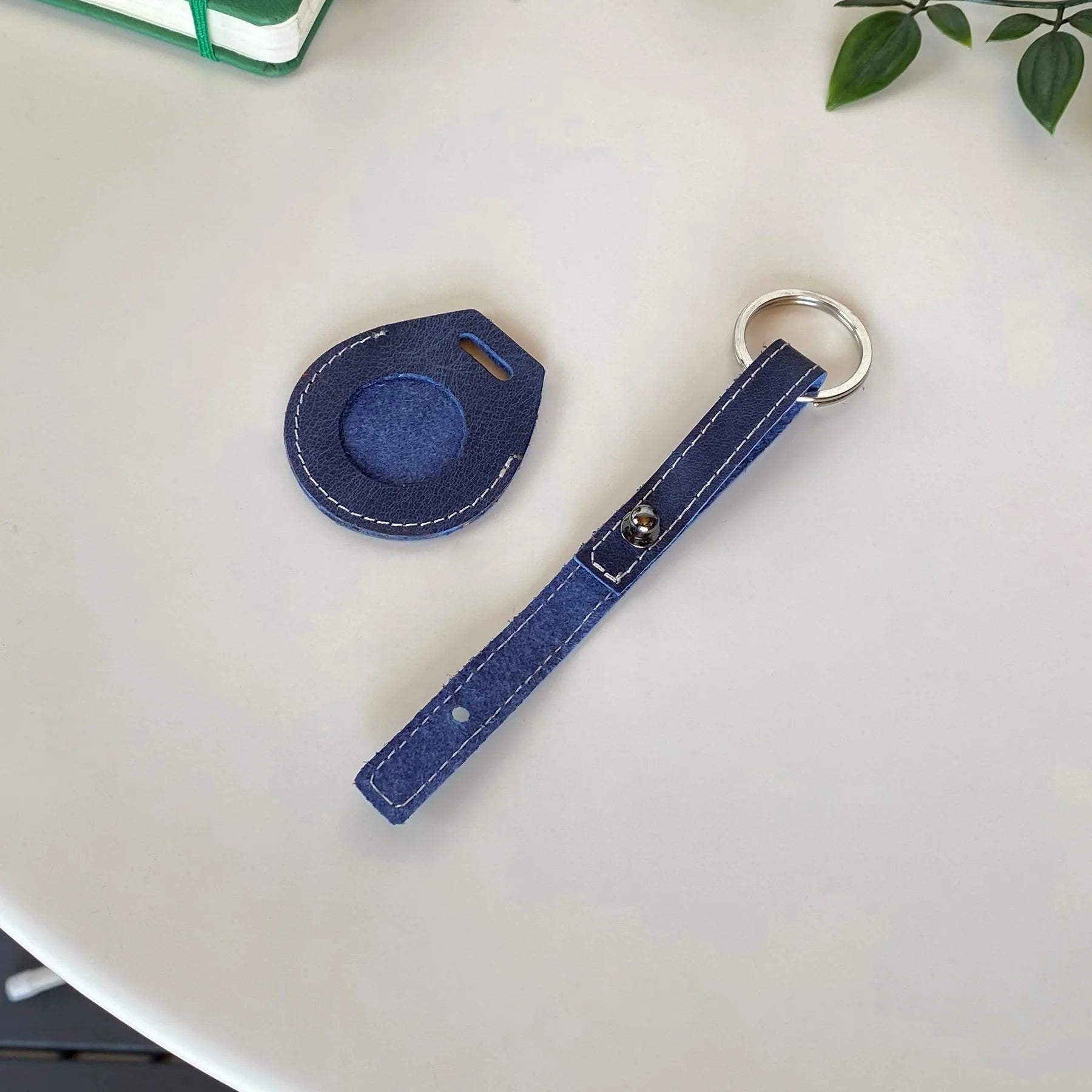 Mendoza - Genuine Leather Airtag Case Keychain